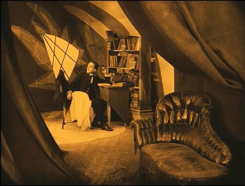 『カリガリ博士』 1920　約6分：室内