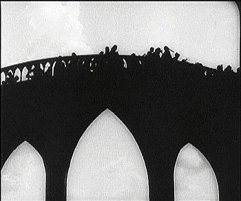 『死滅の谷』 1921、約44分：第2話、橋