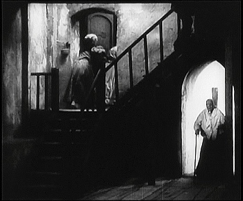 『死滅の谷』 1921、約1時間28分：エピローグ、病院内の階段