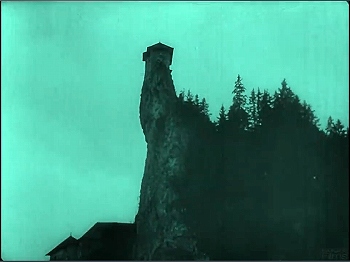 『吸血鬼ノスフェラトゥ』 1922　約21分：Oravský zámok ("Castle of Orava County").