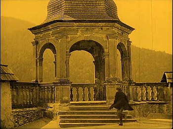 『吸血鬼ノスフェラトゥ』 1922　約29分：望楼