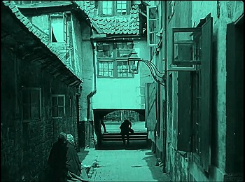 『吸血鬼ノスフェラトゥ』 1922　約1時間22分：ブレーメンの街路、逃走