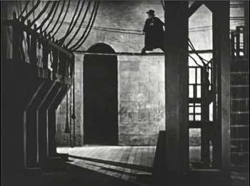 『オペラの怪人』1925　約40分：舞台裏の吊り橋