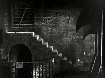 『オペラの怪人』1925　約1時間34分：舞台裏の階段