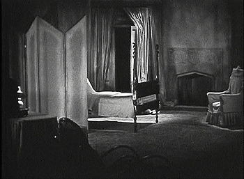 『猫とカナリヤ』 1927　約48分：寝室の一つ