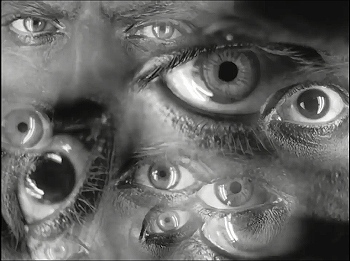 『メトロポリス』 1927、約1時間31分：アンドロイドを見つめる目