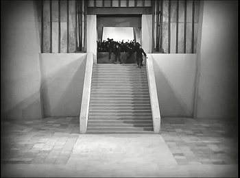 『メトロポリス』 1927、約1時間51分：動力室への階段