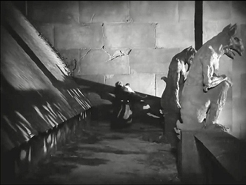『メトロポリス』 1927、約2時間18分：教会、屋根附近の通廊