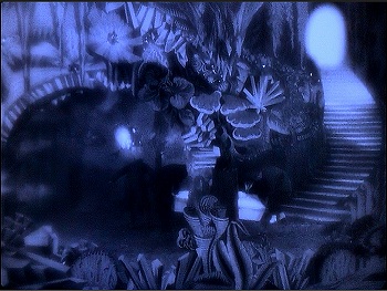 『アッシャー家の末裔』　1928　約28分：納骨堂へ下る階段附近と幻影