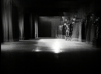 『アッシャー家の末裔』　1928　約33分：ゆらぐ二階廊下
