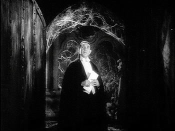 『魔人ドラキュラ・スペイン語版』 1931、約20分：寝室、扉とその向こう