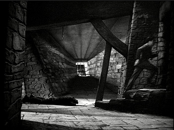 『フランケンシュタイン』 1931、約39分：見張り塔、地下室