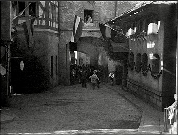 『フランケンシュタイン』 1931、約56分：村