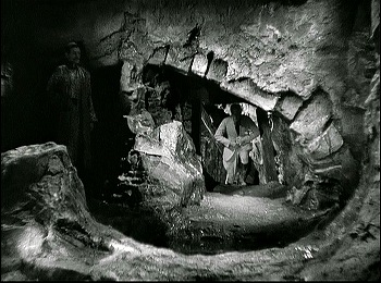 『成吉斯汗の仮面』 1932、約43分：地下通路(3)