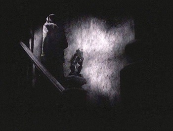 『魔の家』 1932、約37分：2階から上への階段