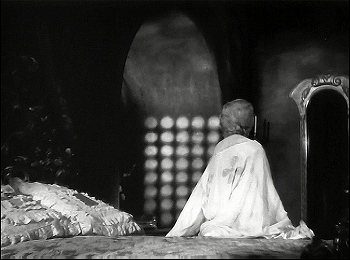 『恐怖城』 1932、約58分：花嫁の居室