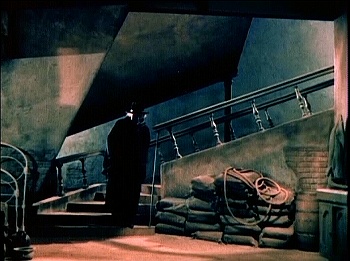 『肉の蝋人形』 1933、約51分：ビルの地下室、そこへの階段