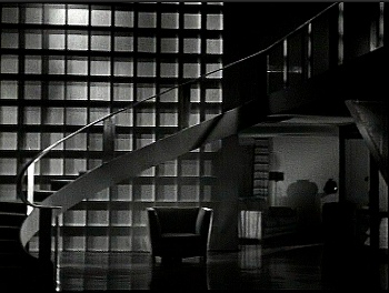 『黒猫』 1934、約9分：階段広間