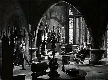 『古城の扉』 1935、約29分：居間