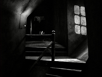 『フランケンシュタインの花嫁』 1935、約20分：プレトリアスの実験室への階段