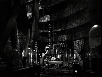 『フランケンシュタインの花嫁』 1935、約57分：見張り塔、実験室