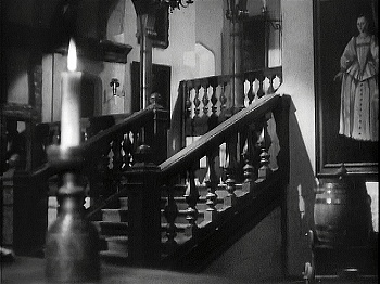 『幽霊西へ行く』 1935、約13分：広間の階段