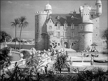 『幽霊西へ行く』 1935、約1時間：フロリダでの城、外観