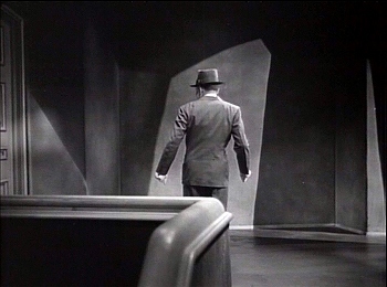 『狂恋：魔人ゴーゴル博士』 1935、約41分：階段を上がった先