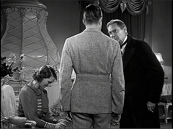 『古城の妖鬼』 1935、約27分：男爵邸、イレーナの部屋、左奥に陶製ストーヴ
