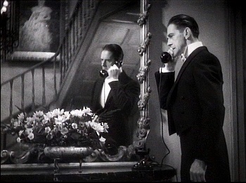 『大鴉』 1935、約3分：電話機、鏡、階段の裏