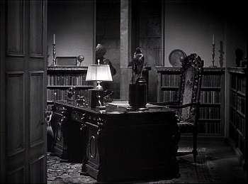 『大鴉』 1935、約47分：書斎と隠し扉
