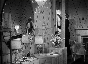 『倫敦の人狼』 1935、約36分：叔母の部屋、鏡像付き