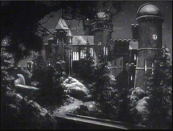 『透明光線』 1936、約1分：城、外観