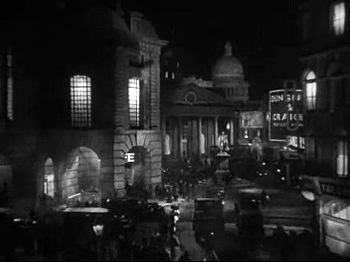 『来るべき世界』 1936、約1分：1940年、街角