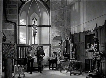 『大いなる幻影』 1937　約1時間2分：磔刑像のある部屋