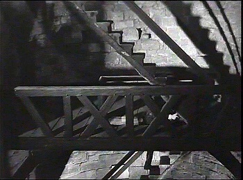 『大いなる幻影』 1937　約1時間19分：塔内の階段