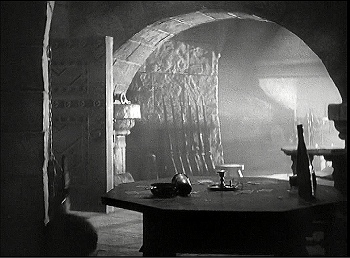 『ゼンダ城の虜』 1937、約1時間27分：地下牢前の見張り室