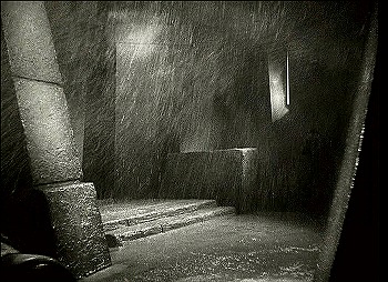 『フランケンシュタイン復活』 1939　約8分：玄関前、激しい雨
