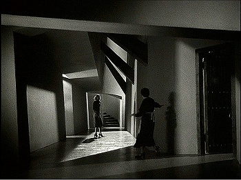 『フランケンシュタイン復活』 1939　約15分：二階廊下