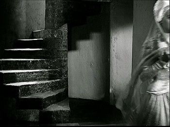 『恐怖のロンドン塔』 1939　約6分：女王の部屋への螺旋階段