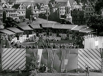 『恐怖のロンドン塔』 1939　約10分：処刑台と見物席