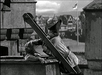 『恐怖のロンドン塔』 1939　約10分：屋根、煙突、煙突掃除夫と助手