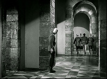 『恐怖のロンドン塔』 1939　約24分：廊下