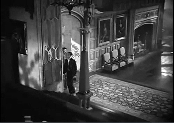 『レベッカ』 1940、約39分：大階段から一階