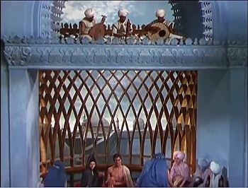 『バグダッドの盗賊』 1940、約8分：中二階と金の格子