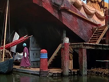 『バグダッドの盗賊』 1940、約54分：港の赤い船のたもと