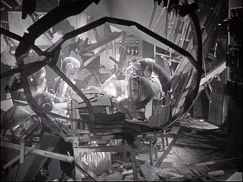 『悪魔の命令』 1941、約1時間3分：崩落した実験室