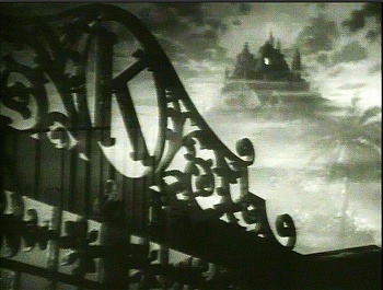 『市民ケーン』 1941、約1分：装飾格子と山上の城
