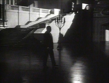 『市民ケーン』 1941、約1時間38分：広間の大階段