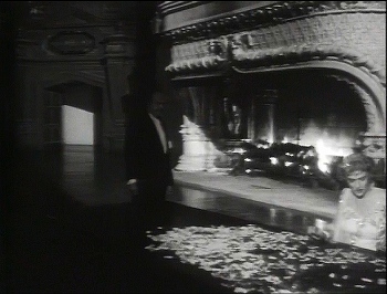 『市民ケーン』 1941、約1時間39分：広間の大暖炉